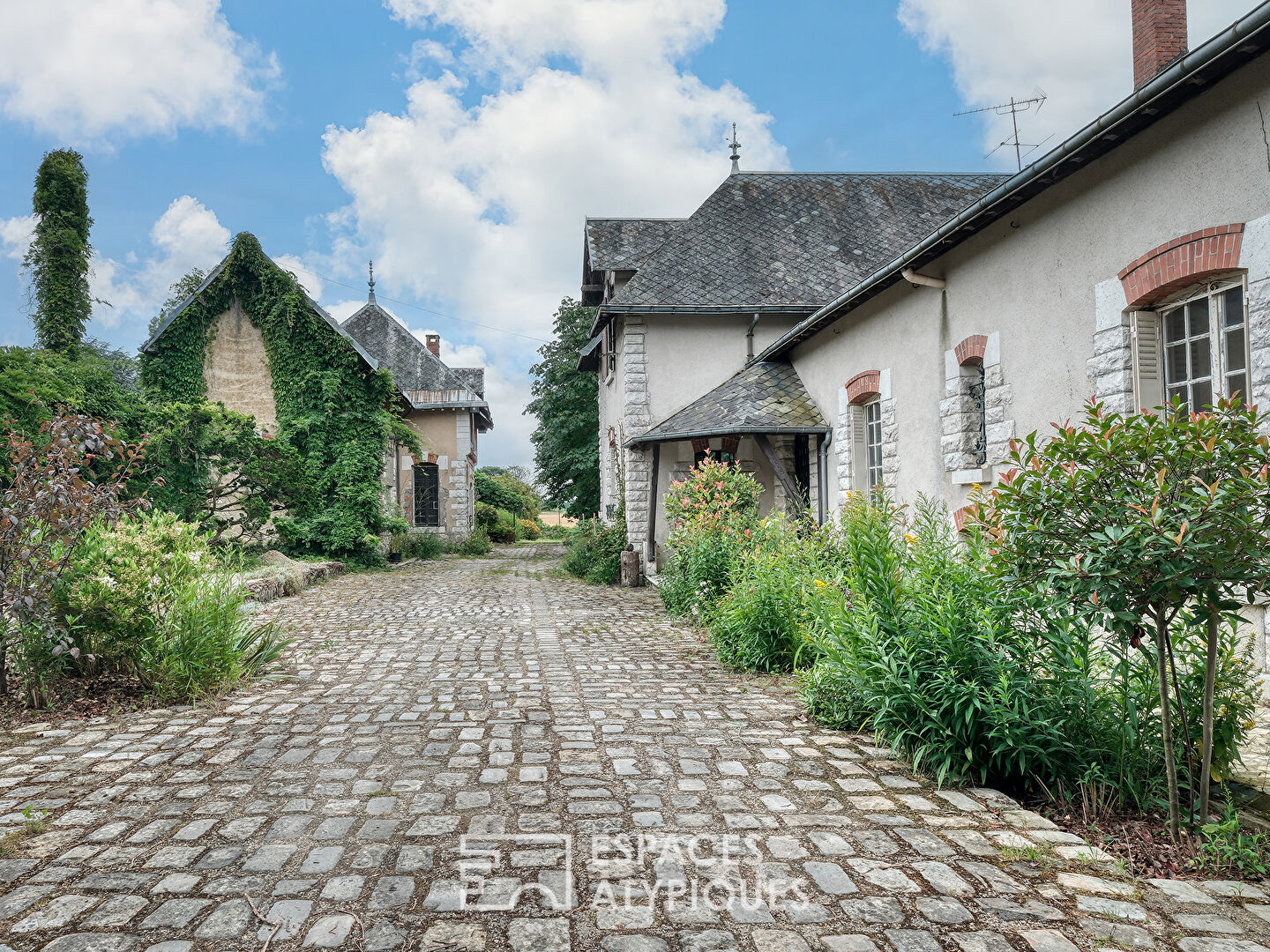 Demeure de caractère dans un écrin de verdure