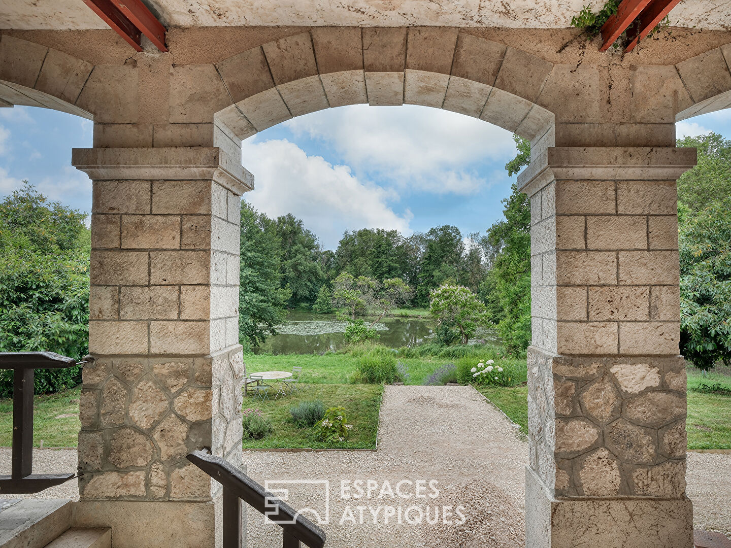 Demeure de caractère dans un écrin de verdure