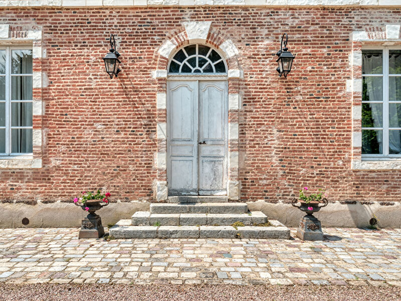Château deux époques au coeur de sa propriété