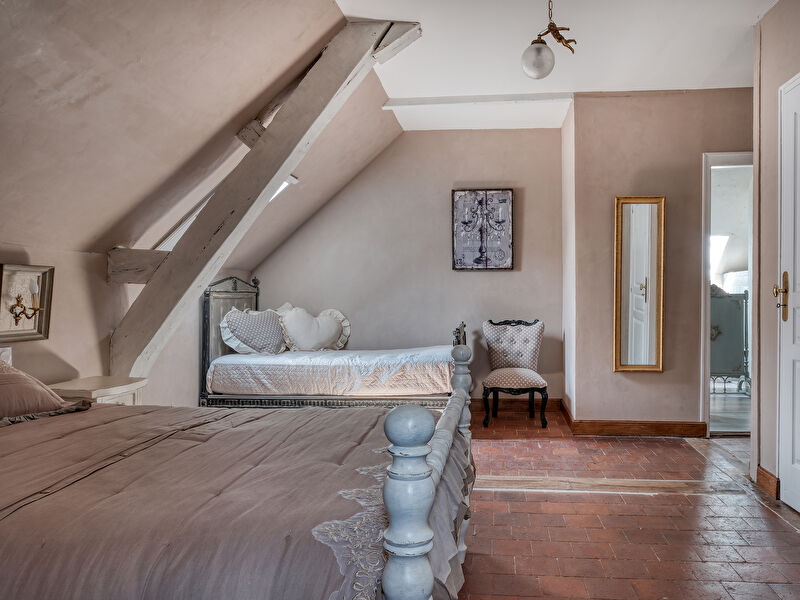Château deux époques au coeur de sa propriété