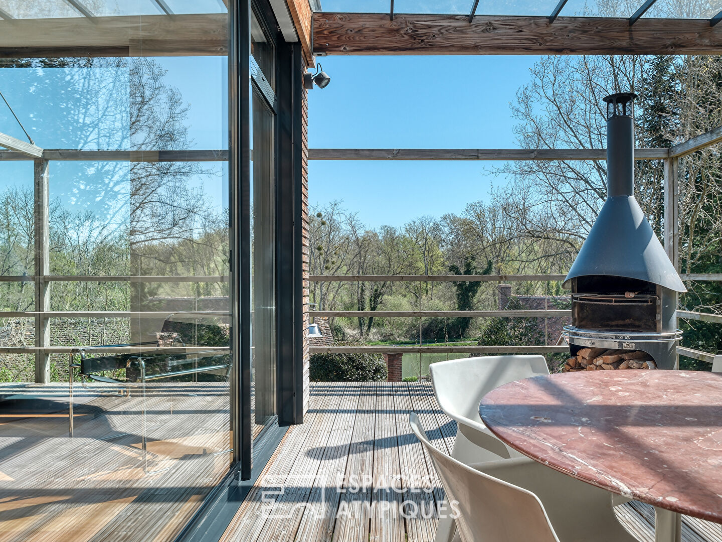 Maison d’architecte avec piscine et jardin paysager
