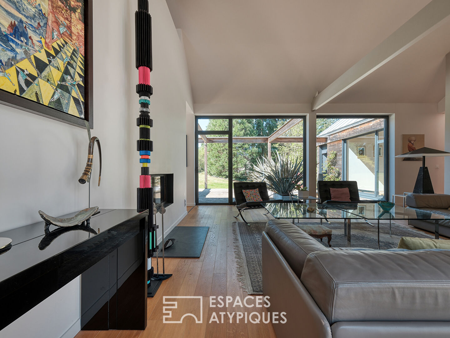 Maison d’architecte avec piscine et jardin paysager