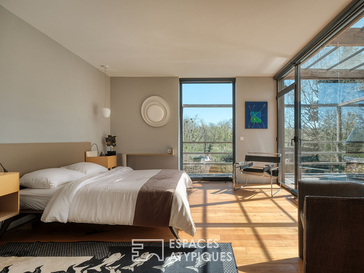 Maison d’architecte avec piscine et jardin paysager