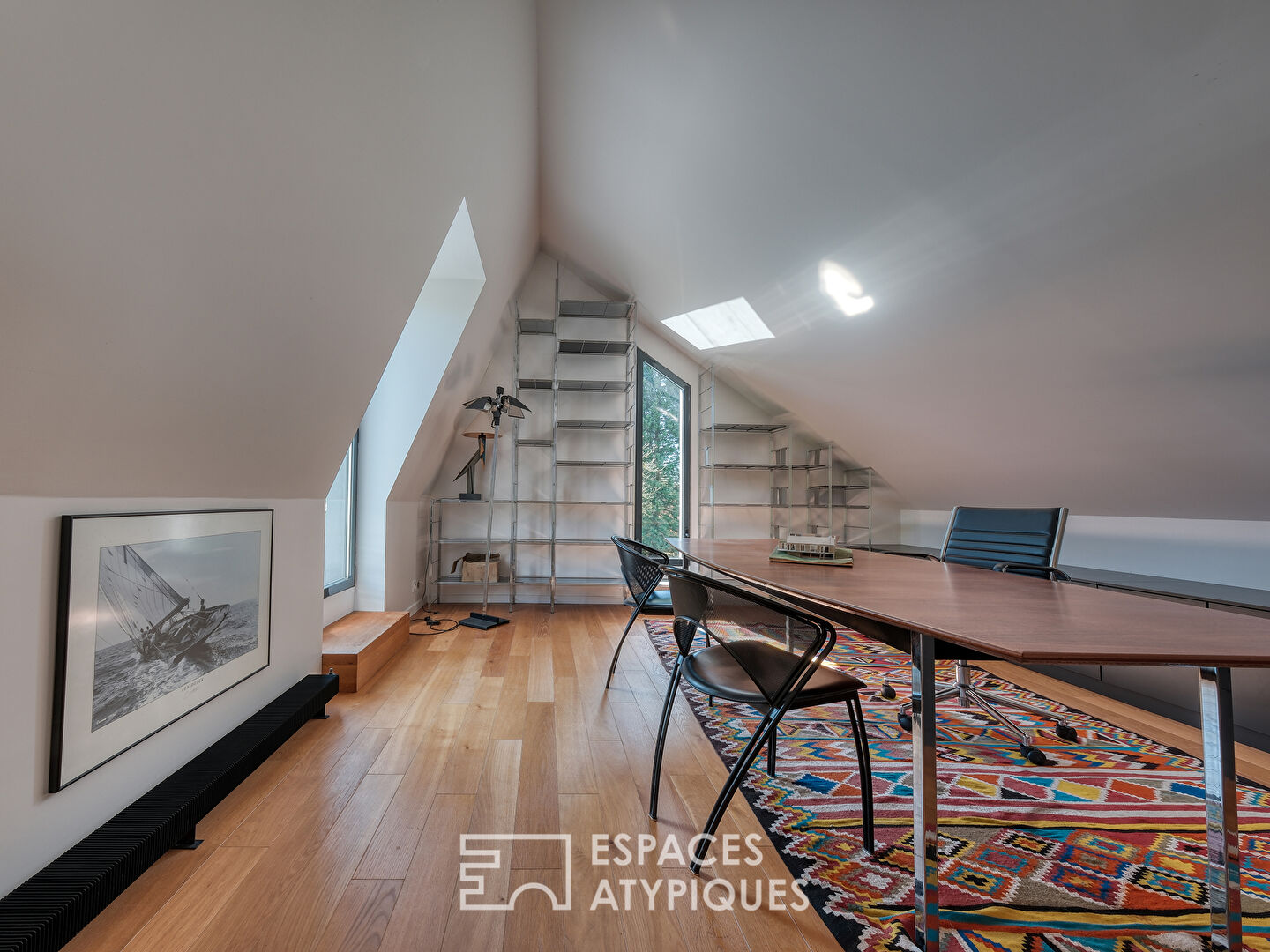 Maison d’architecte avec piscine et jardin paysager