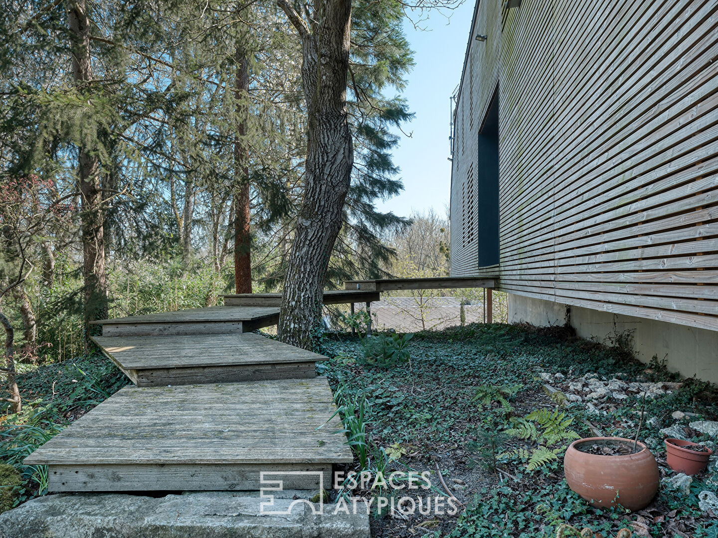 Maison d’architecte avec piscine et jardin paysager