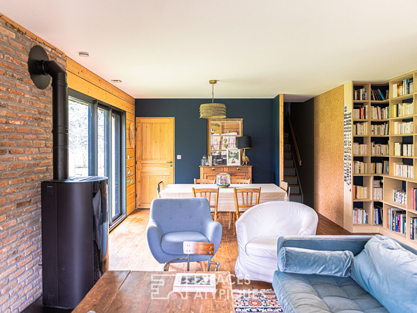 Maison à ossature bois, sa tiny house et son étang au milieu de la forêt