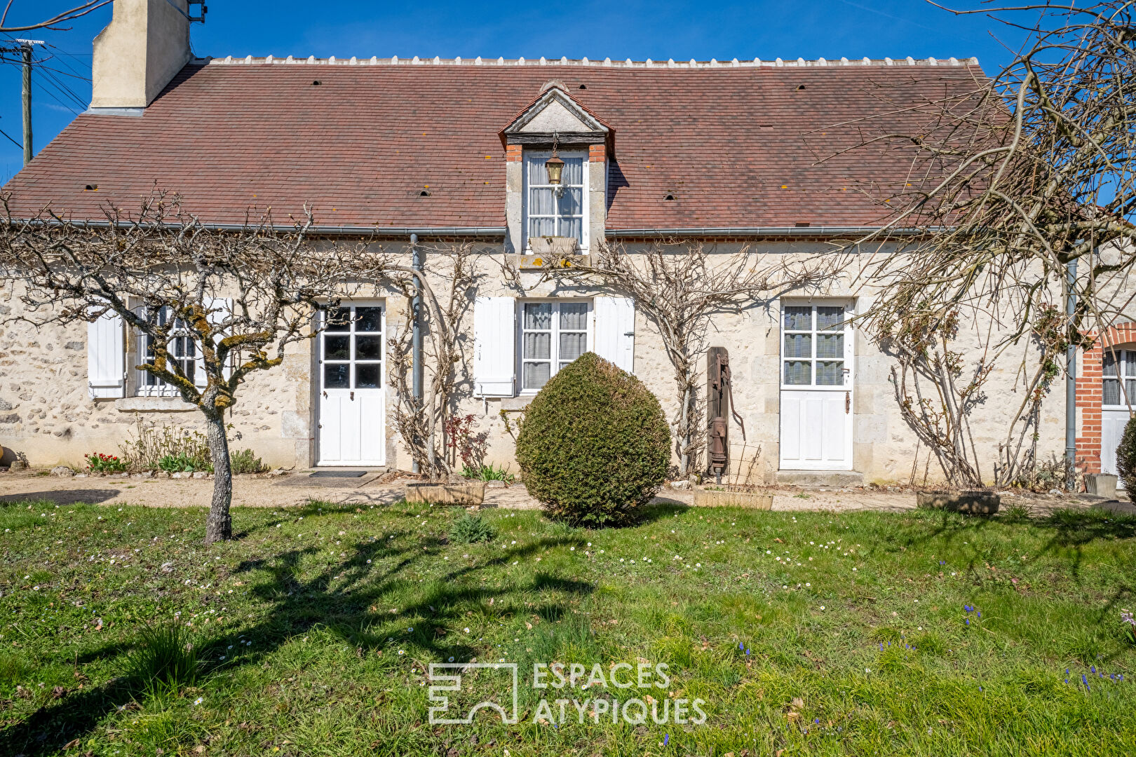 Longère, ancien presbytère, au charme authentique