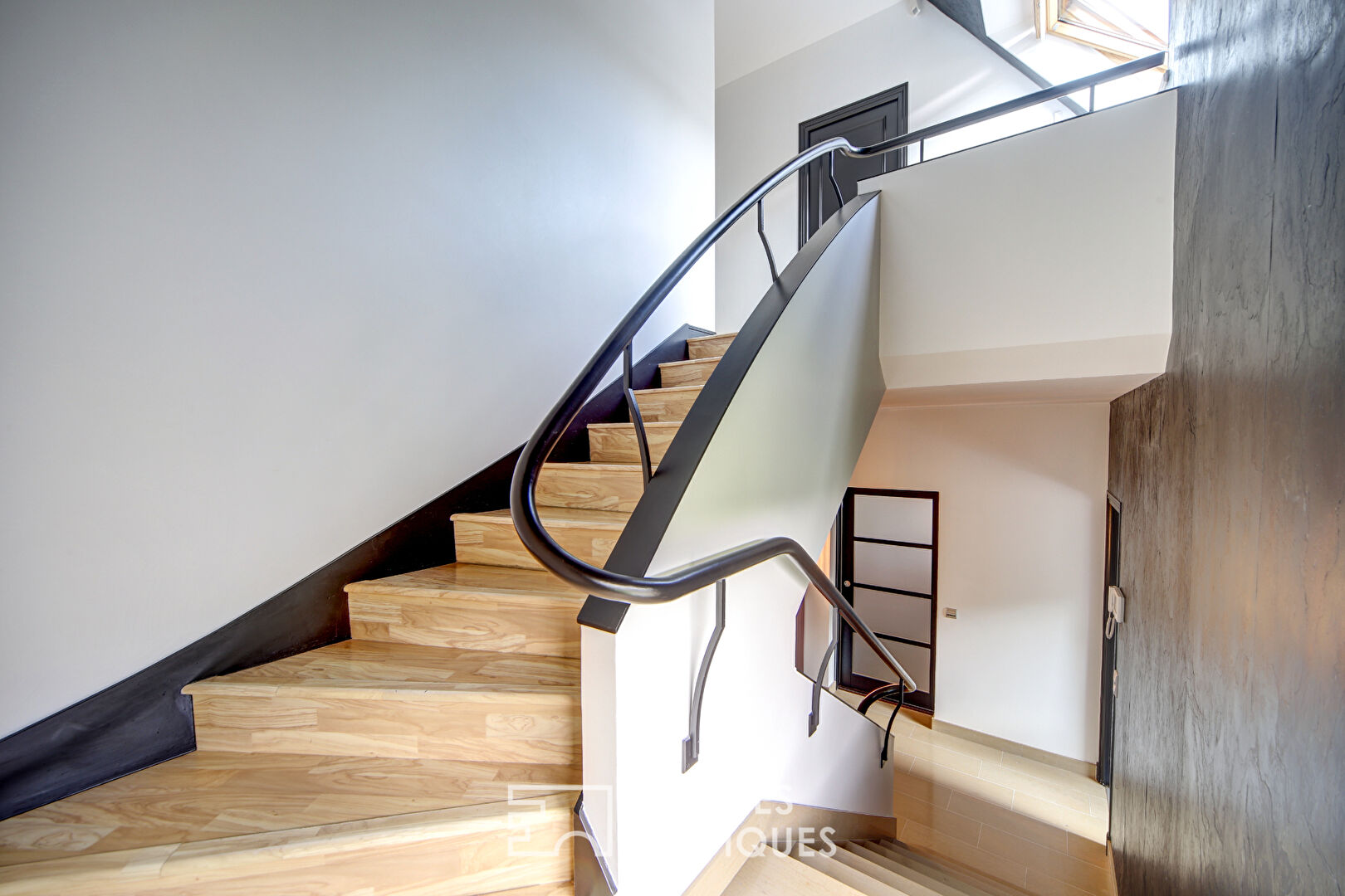 Maison d’architecte au cadre calme et verdoyant.