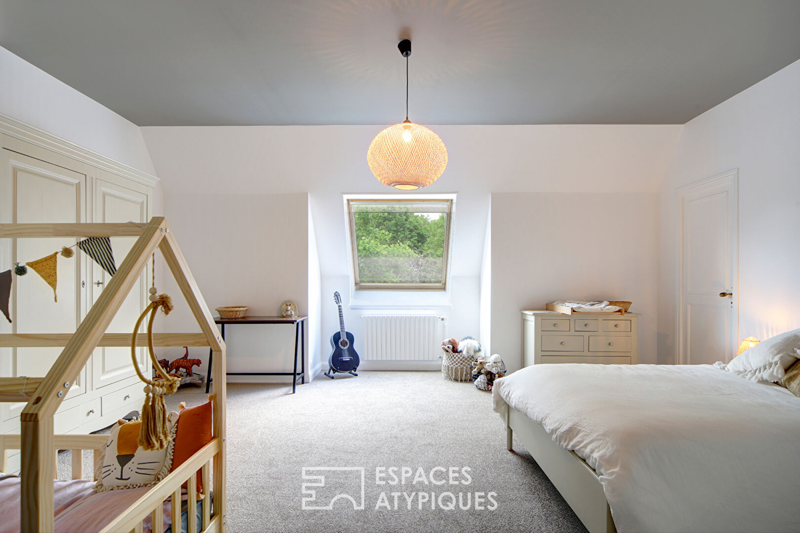 Maison d’architecte au cadre calme et verdoyant.