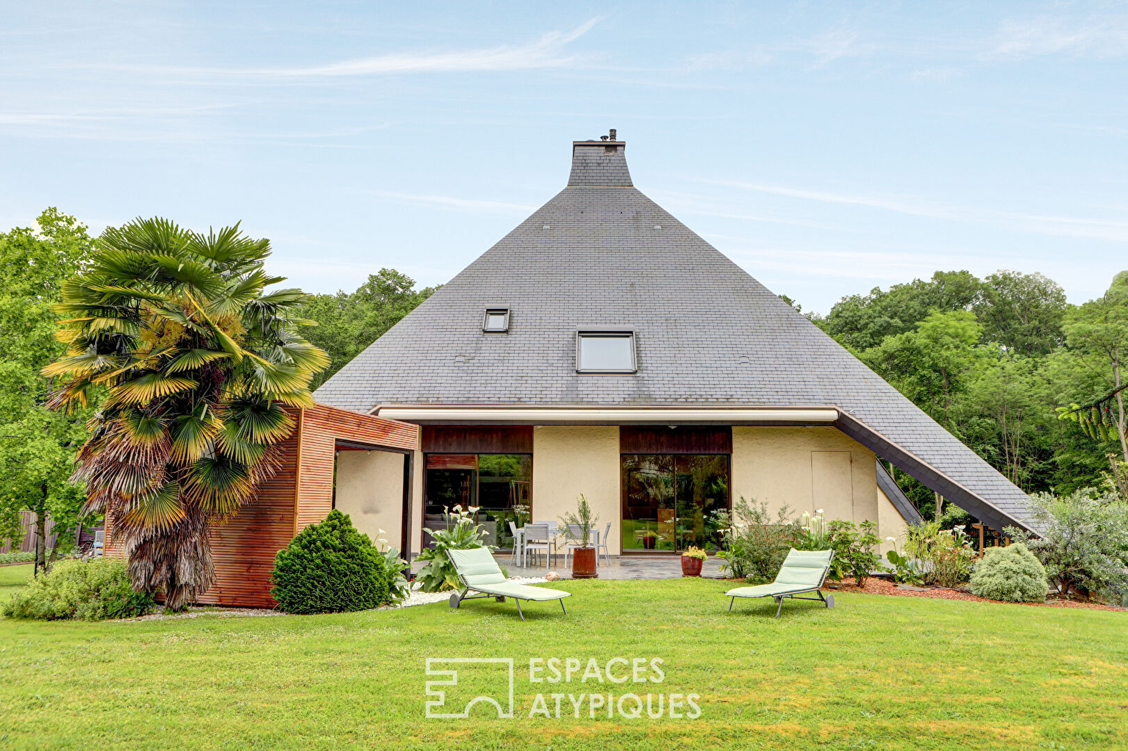 Maison d’architecte au cadre calme et verdoyant.