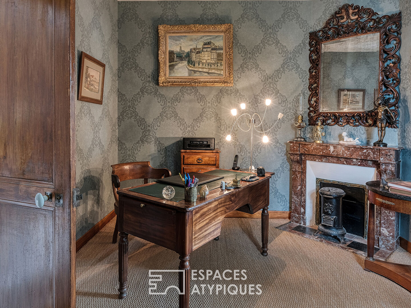 Longère with old-world charm and its landscaped garden