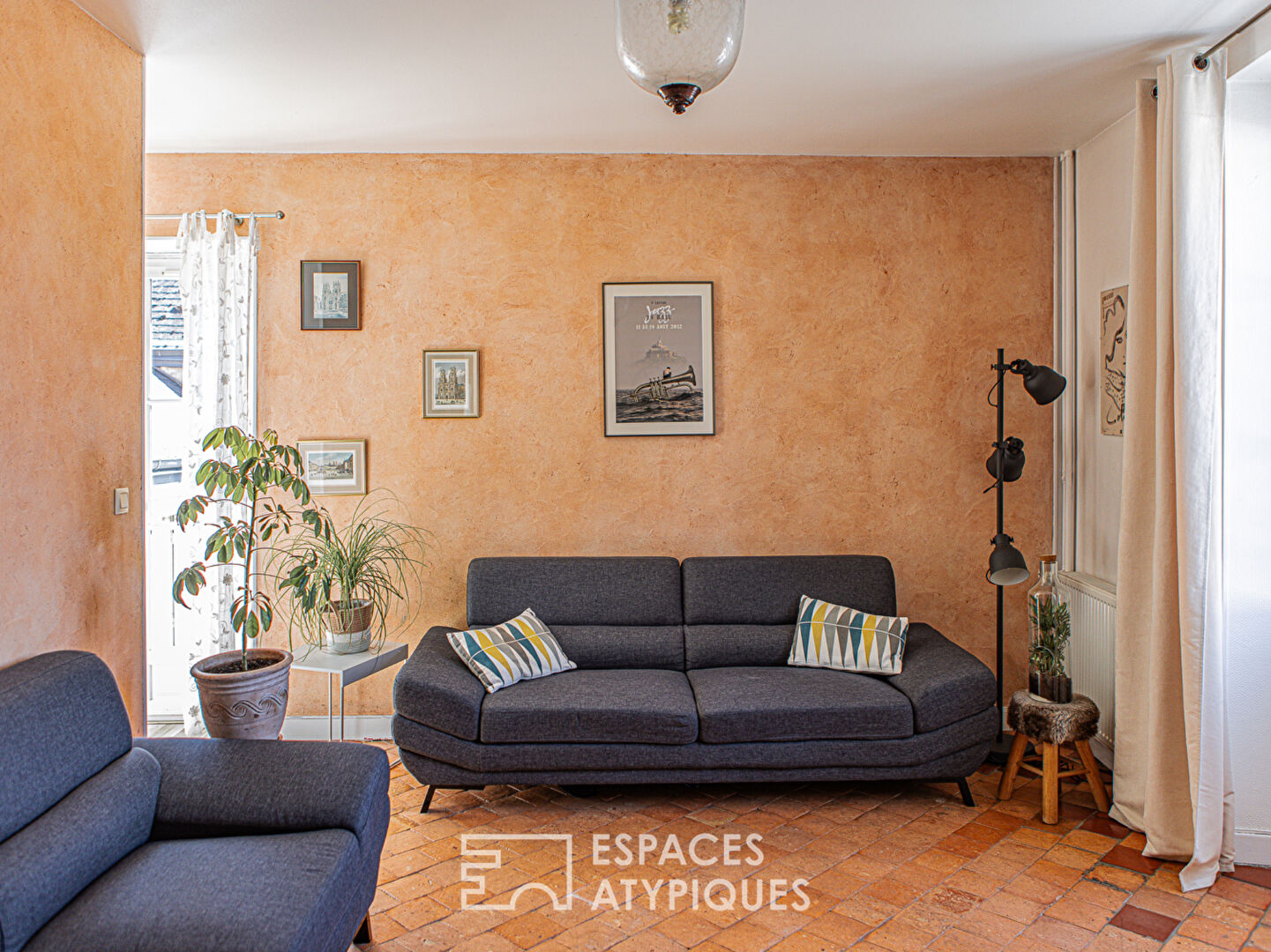 Maison de ville et sa terrasse à proximité du canal d’Orléans