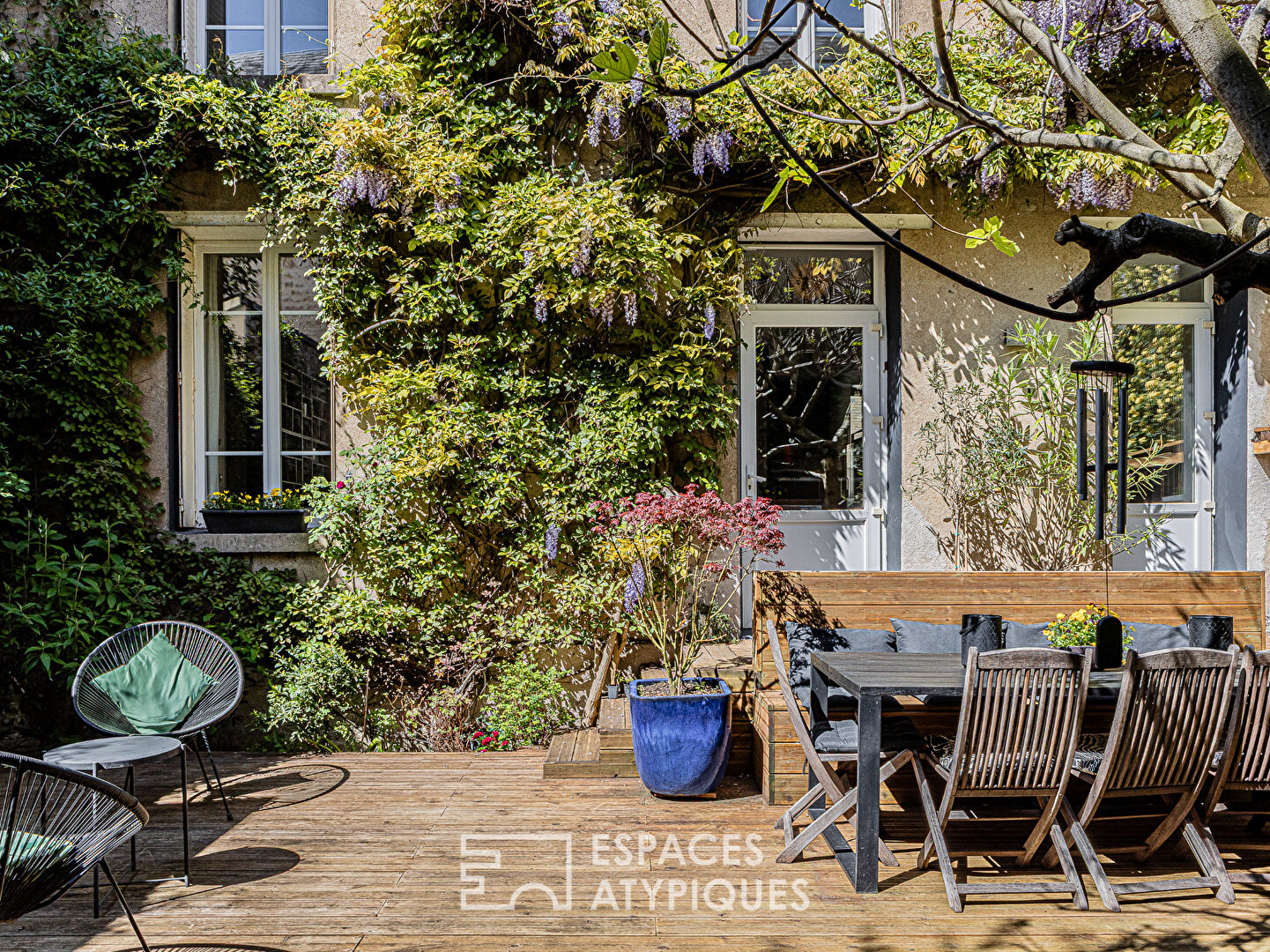 Maison bourgeoise et son extérieur intimiste