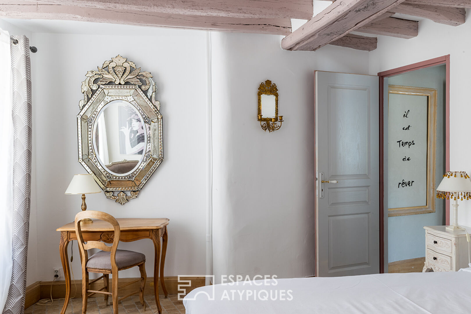 Ancien café de village réhabilité avec piscine et vue Loire