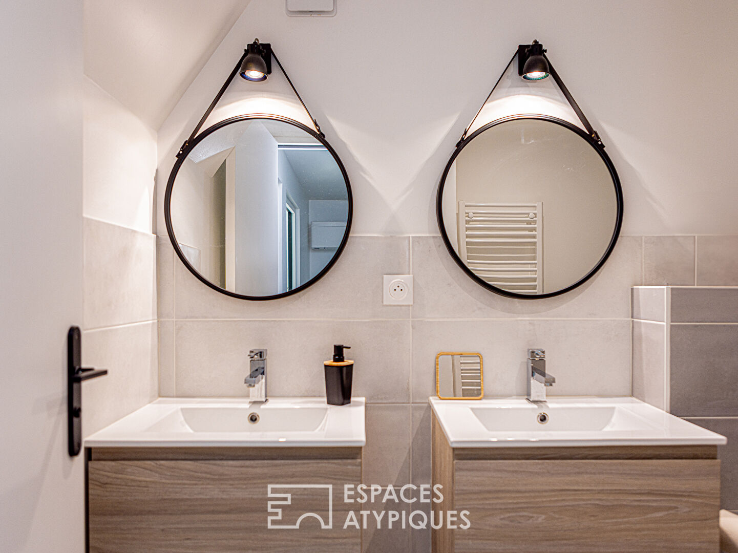 Duplex contemporain avec patio