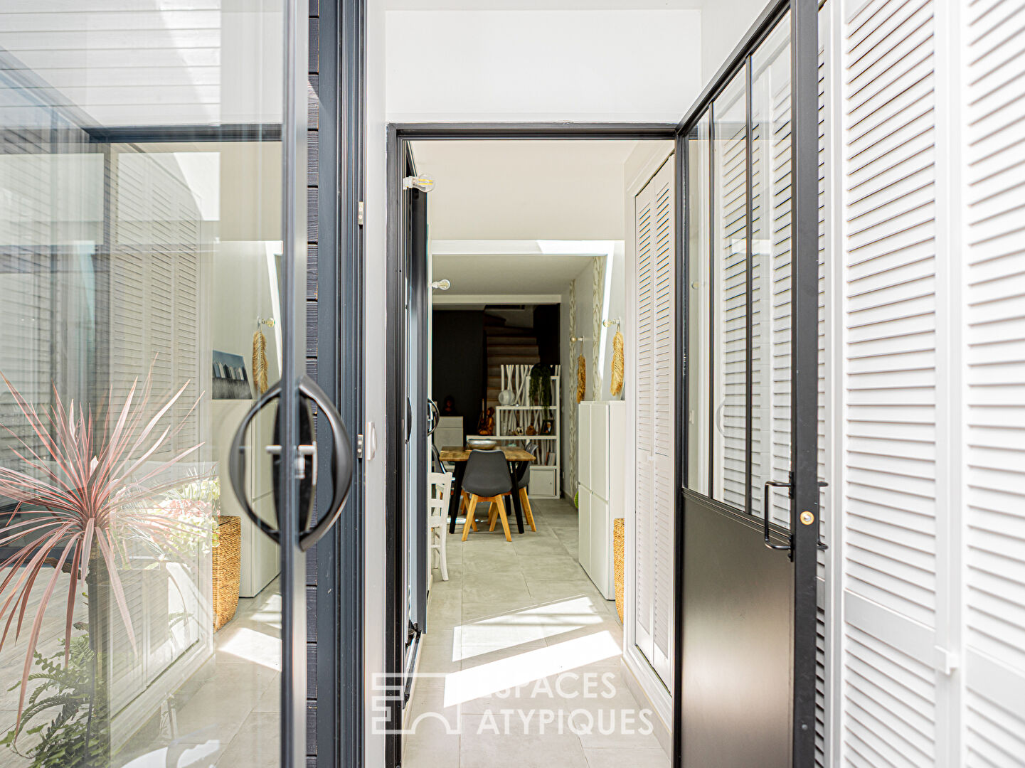 Duplex contemporain avec patio