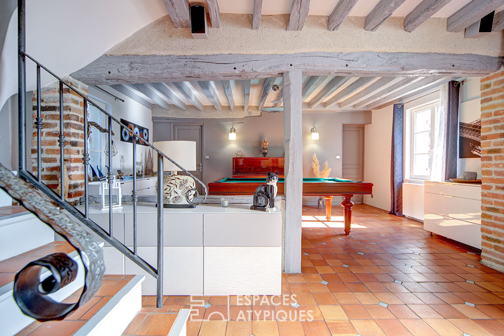 Élégante maison solognote avec piscine intérieure