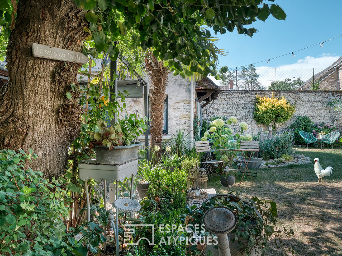 Bucolic house and its secret garden