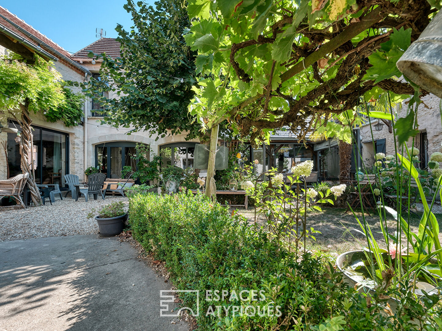 Bucolic house and its secret garden