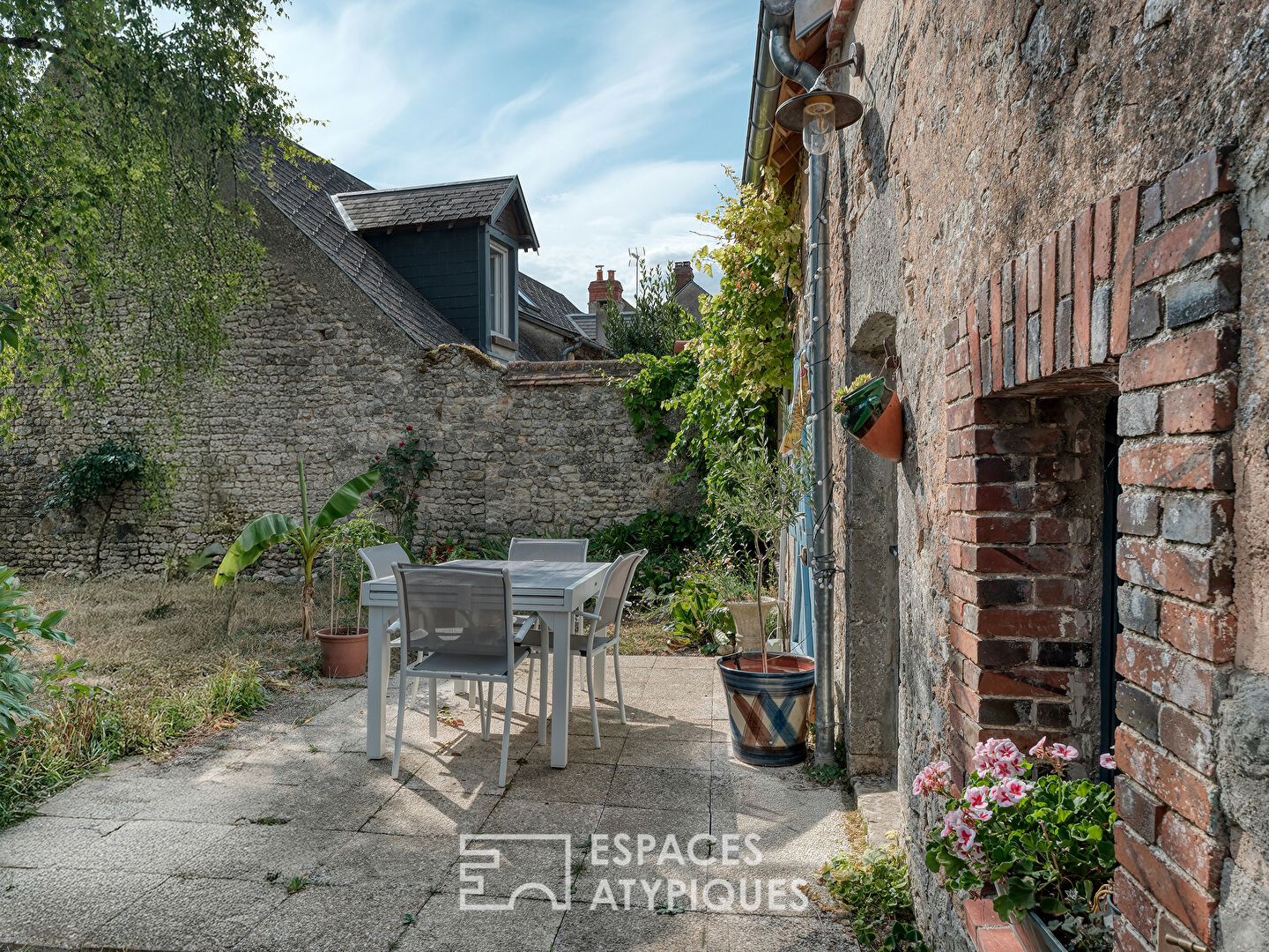 Maison cosy rénovée et son jardin bucolique