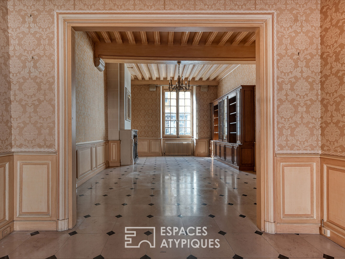 Private mansion in the city center
