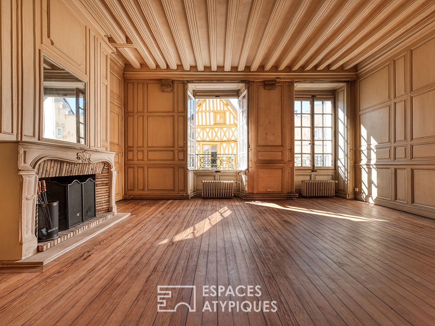 Private mansion in the city center