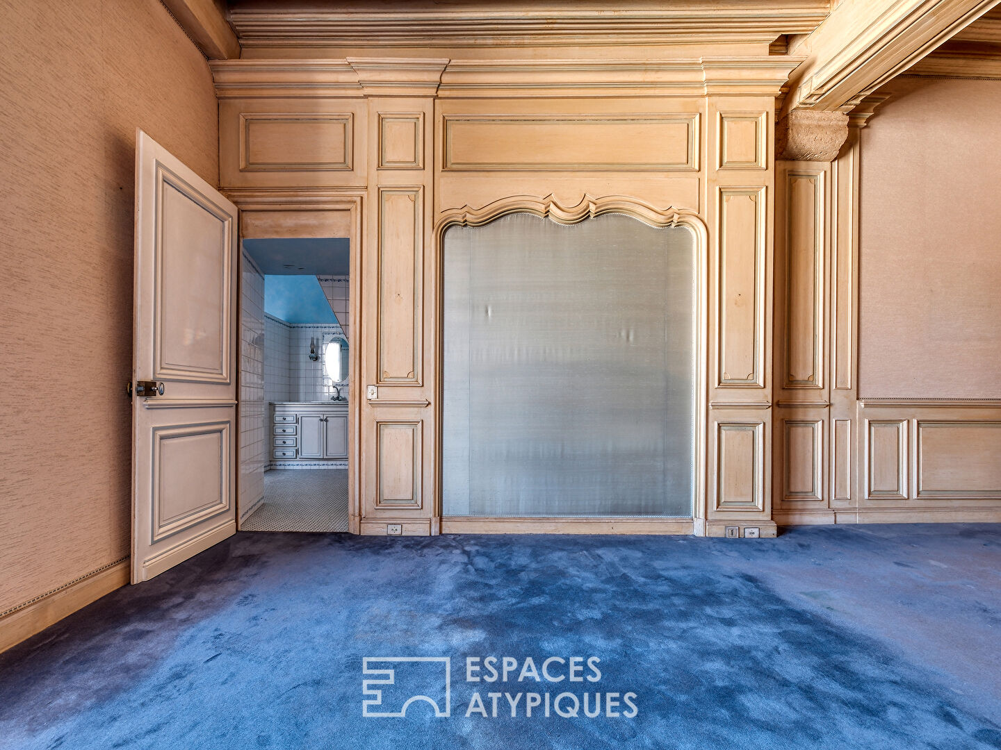 Private mansion in the city center