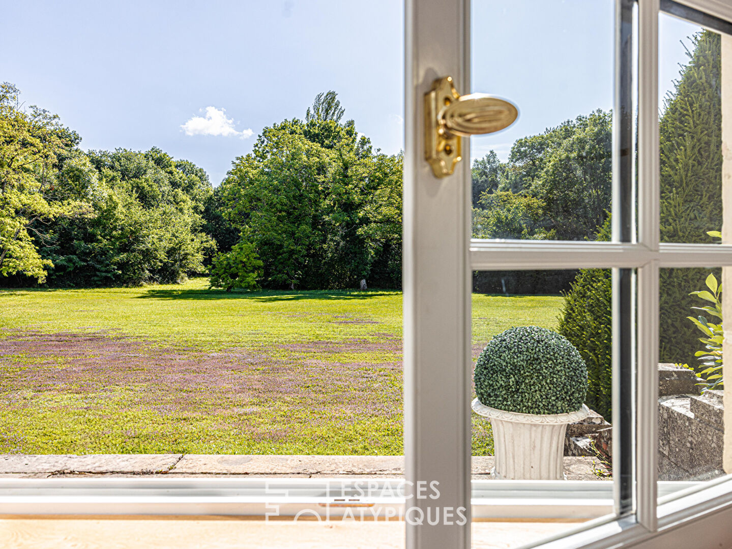 Rez-de-jardin d’exception dans un château à Chécy