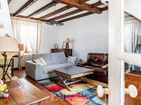 Maison en pierre et son jardin paysager