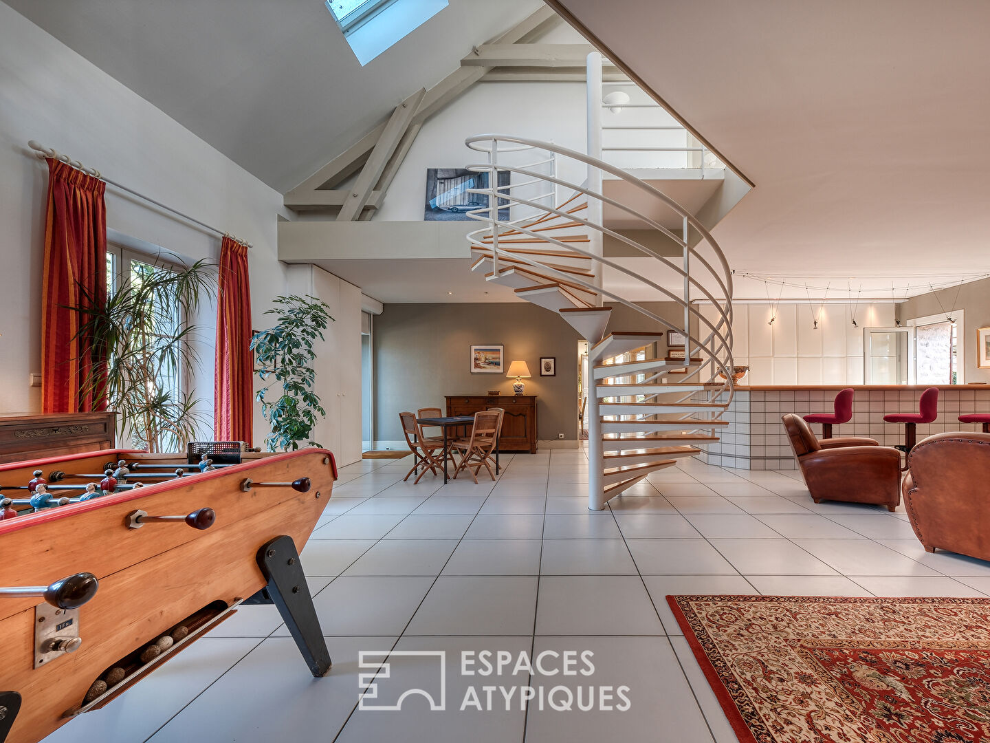 Demeure bourgeoise avec verrière et piscine en coeur de Janville