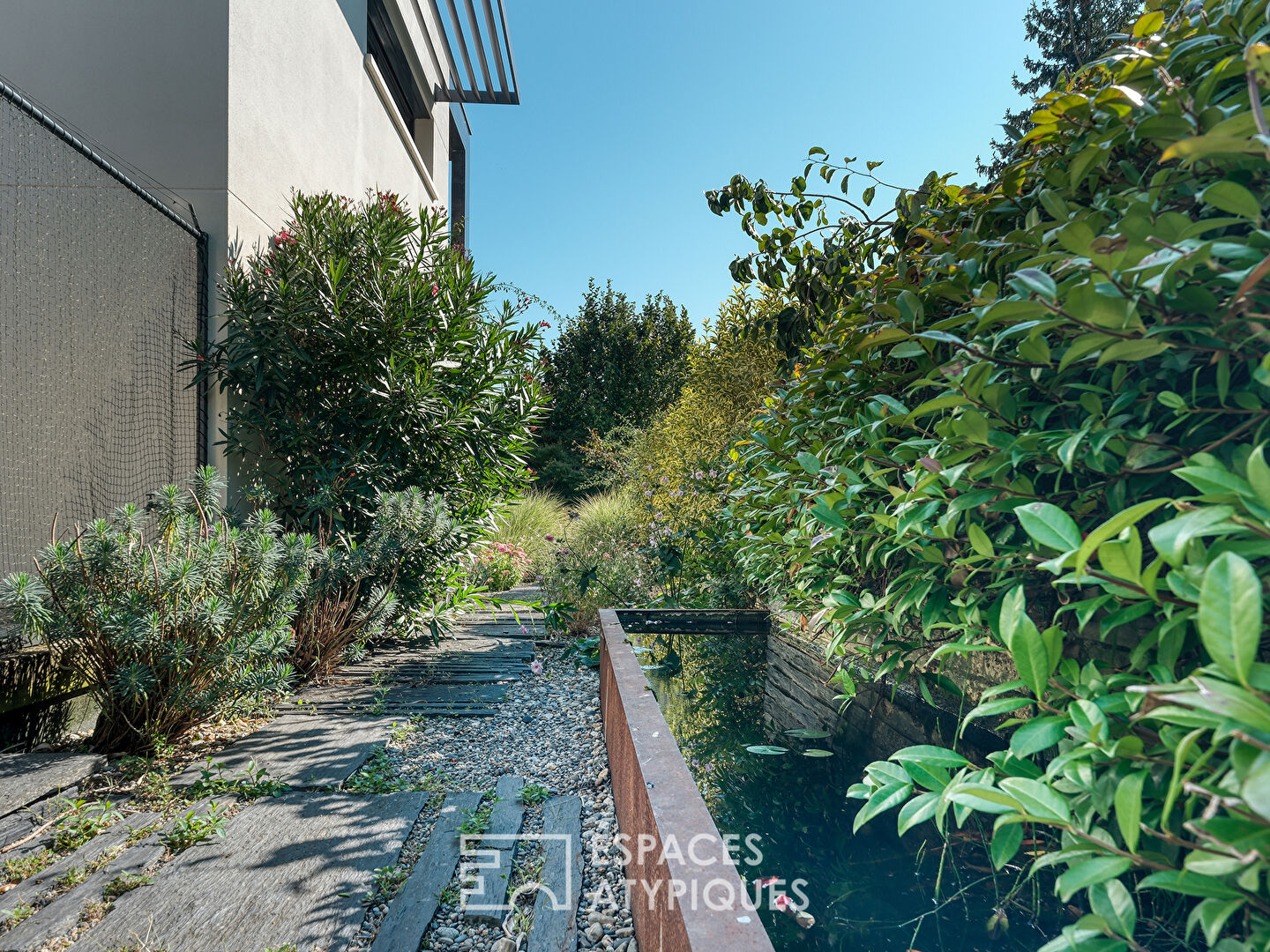 Contemporary luxury residence in Saint-Marc