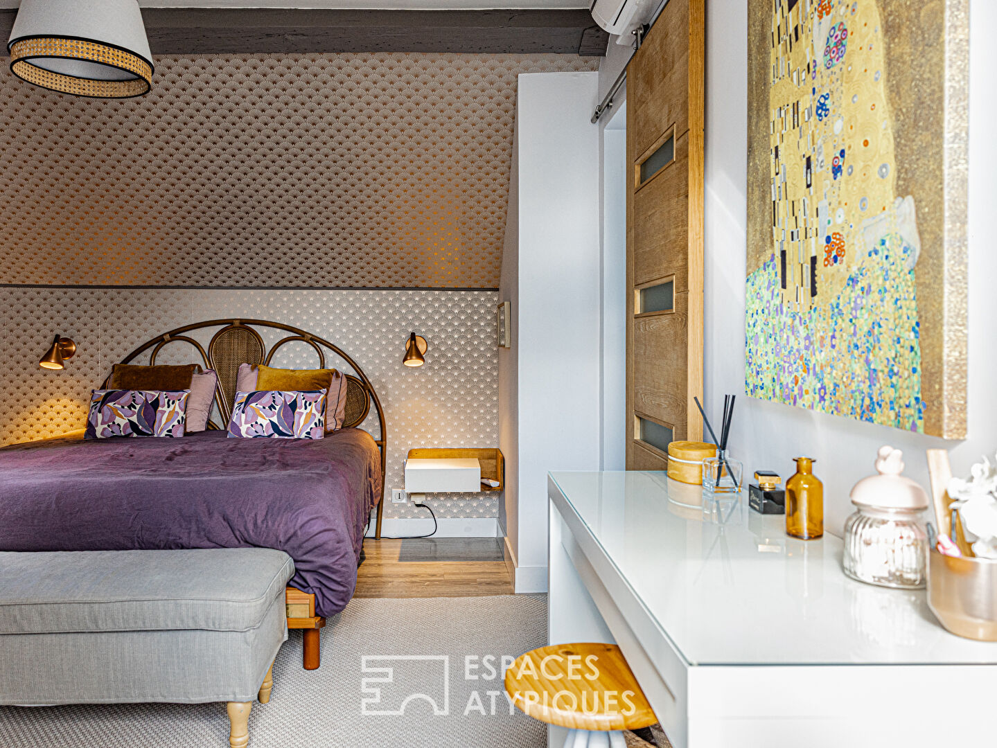 Renovated house with cubic extension, garden and swimming pool