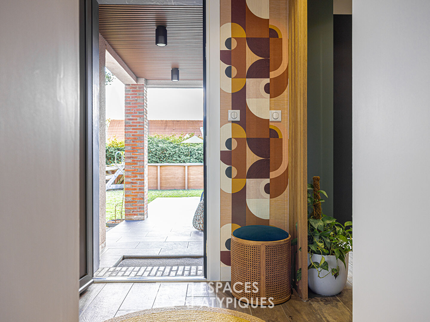 Renovated house with cubic extension, garden and swimming pool