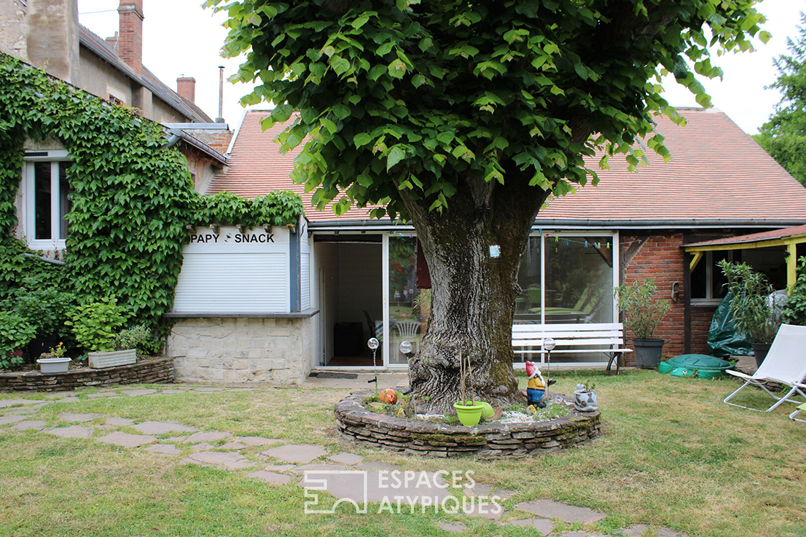 Bâtisse XIXème bord Canal