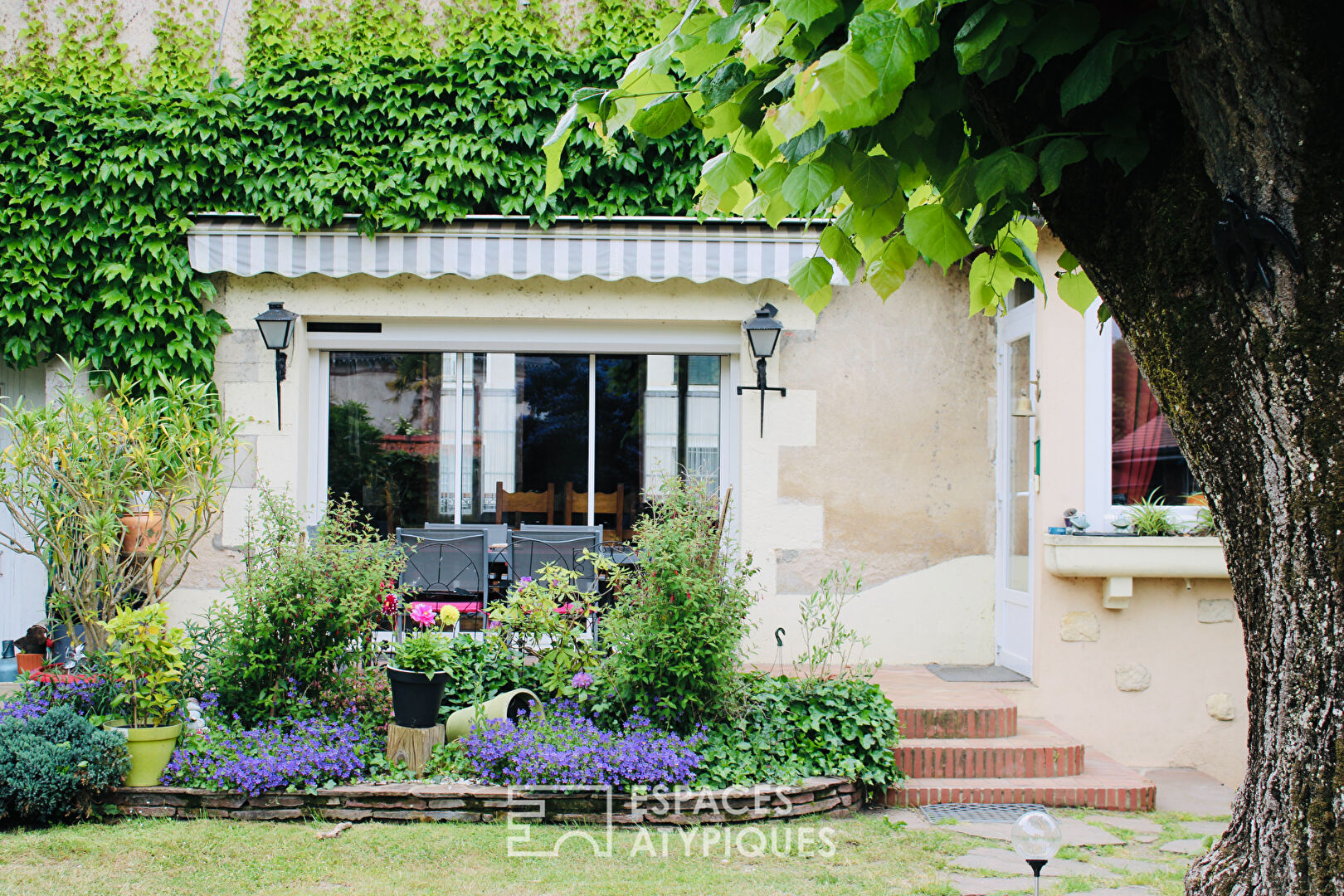 Bâtisse XIXème bord Canal