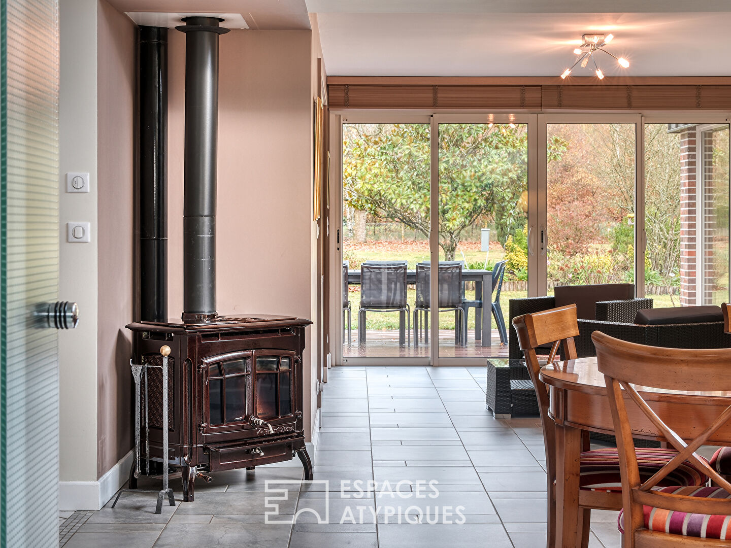 Contemporaine avec parc paysager