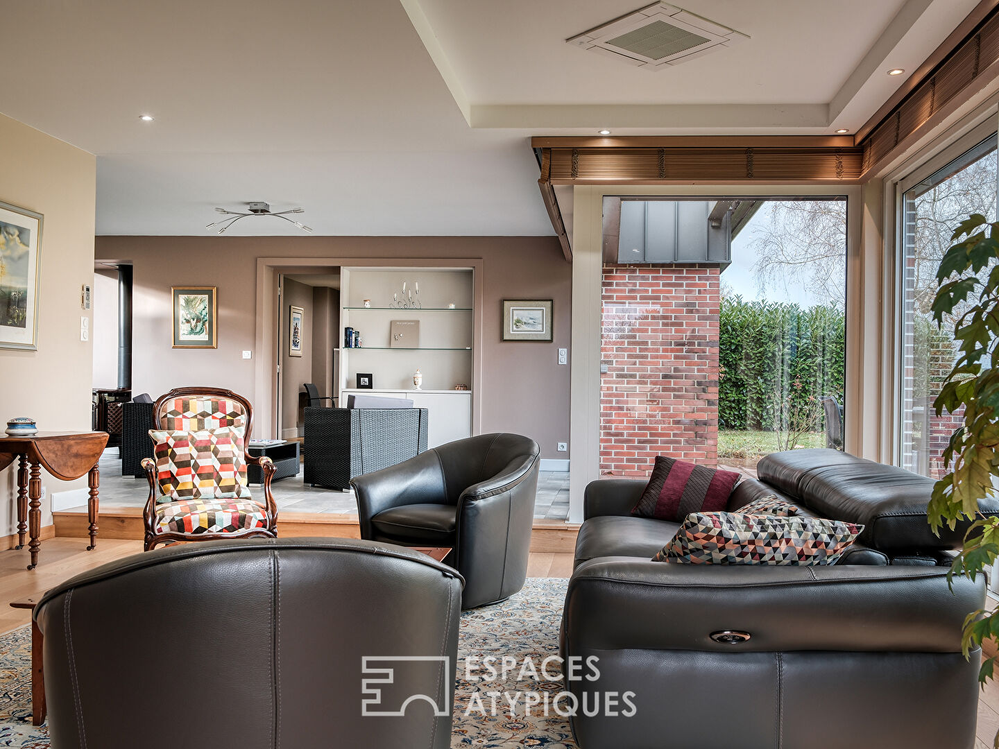 Contemporaine avec parc paysager