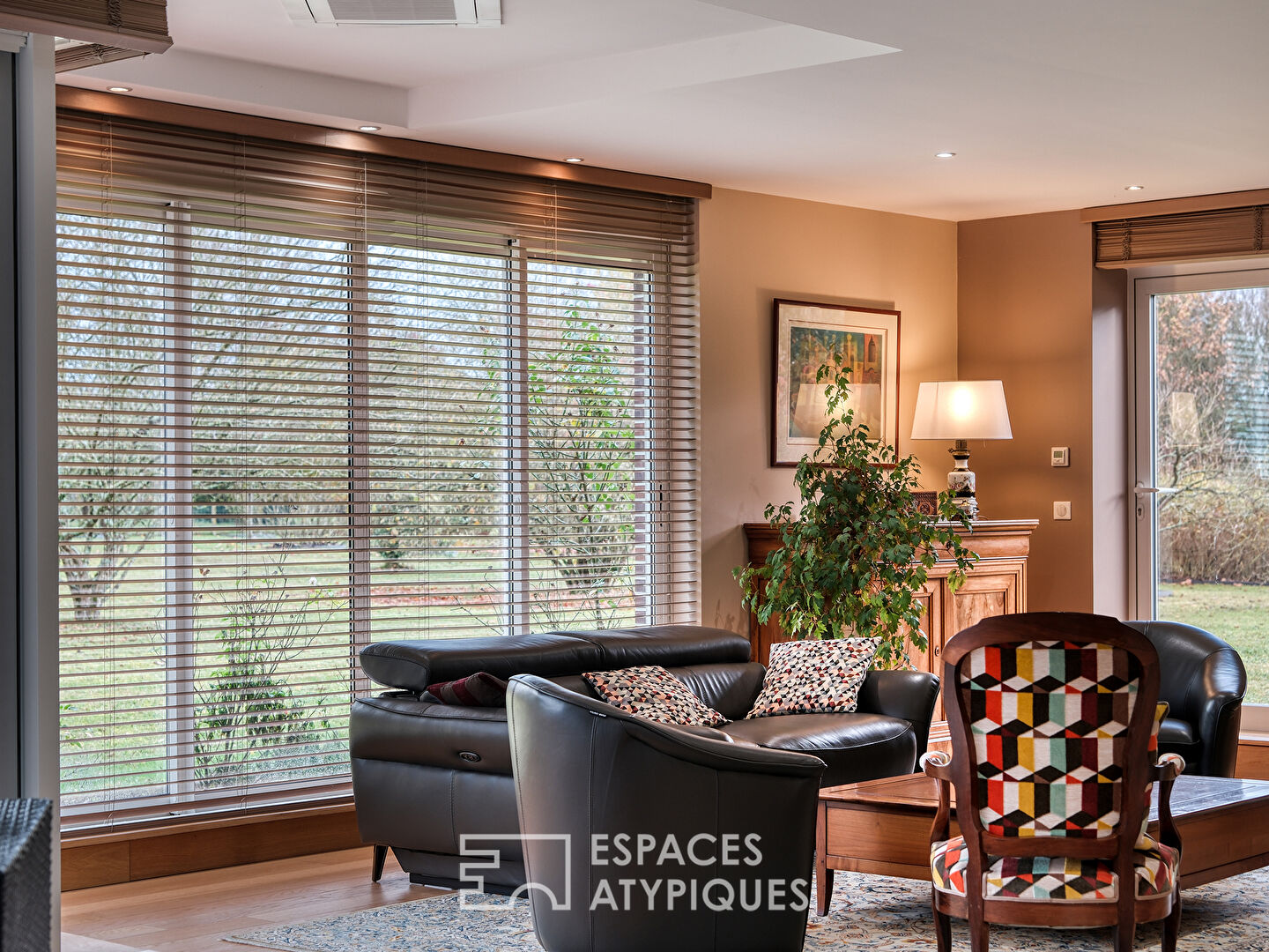 Contemporaine avec parc paysager