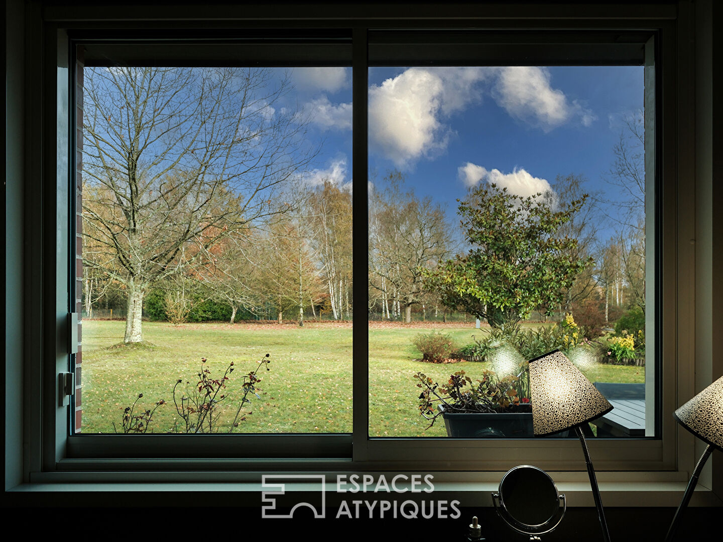 Contemporaine avec parc paysager