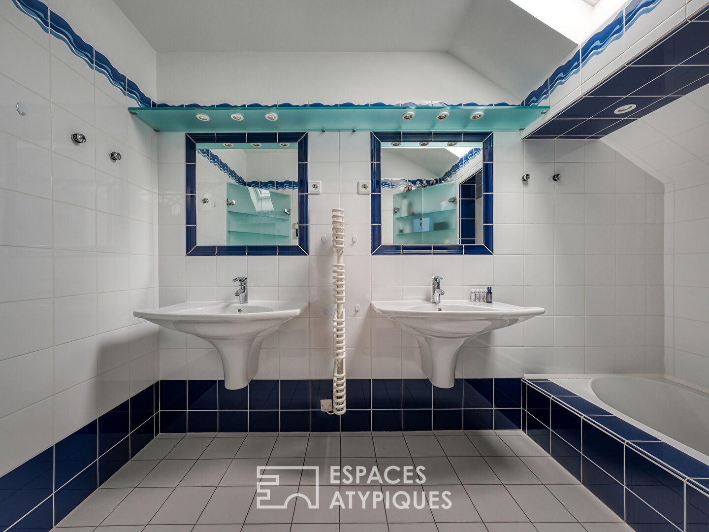 Contemporaine avec parc paysager