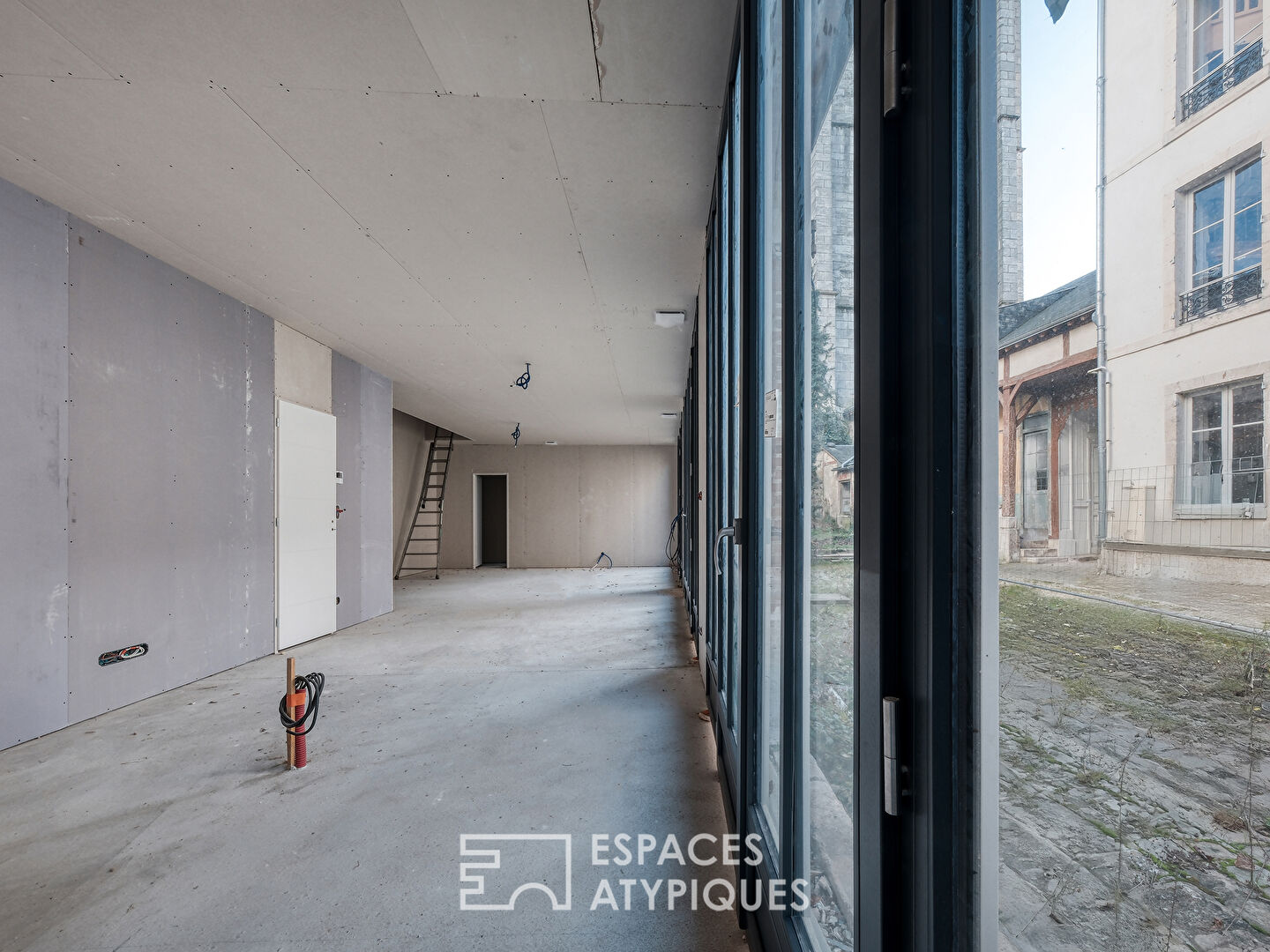 Anciennes écuries revisitées, au coeur d&rsquo;un quartier prisé d&rsquo;Orléans