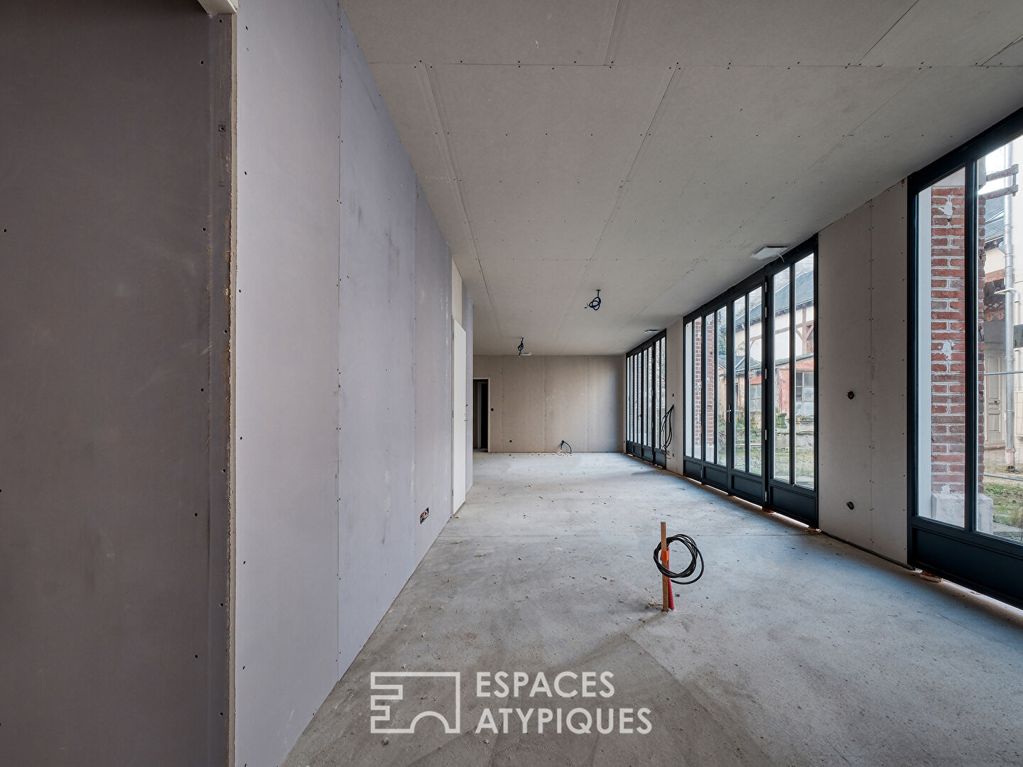 Anciennes écuries revisitées, au coeur d&rsquo;un quartier prisé d&rsquo;Orléans