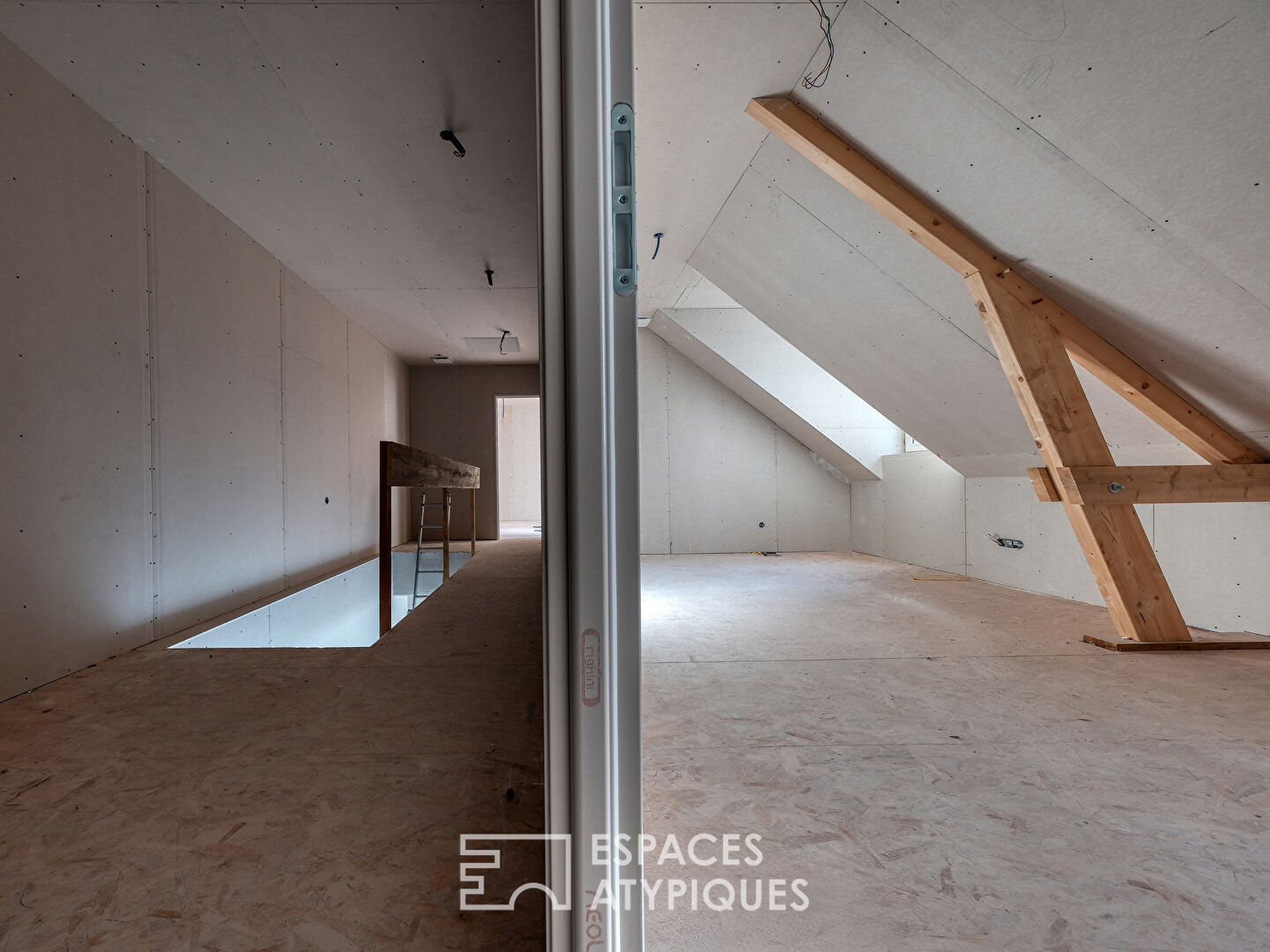 Anciennes écuries revisitées, au coeur d&rsquo;un quartier prisé d&rsquo;Orléans