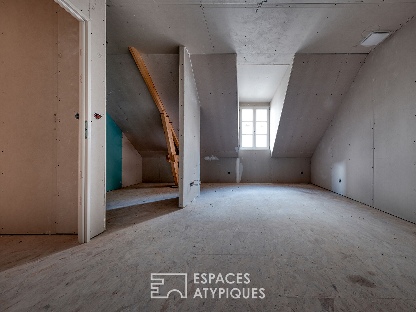 Anciennes écuries revisitées, au coeur d&rsquo;un quartier prisé d&rsquo;Orléans