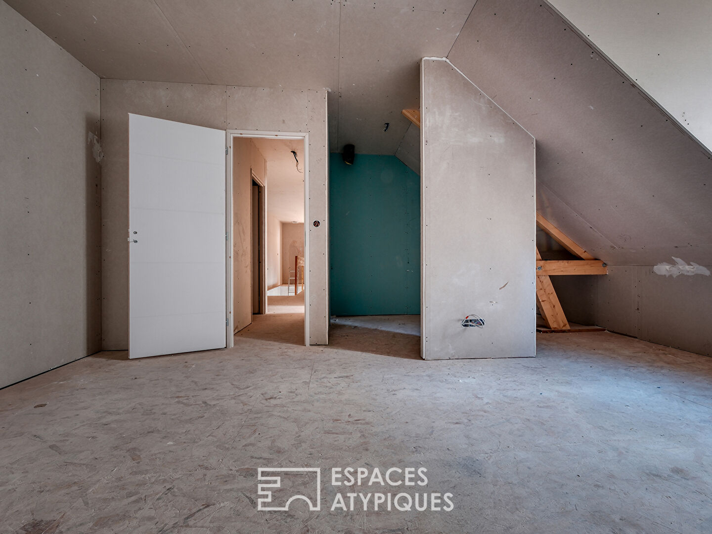 Anciennes écuries revisitées, au coeur d&rsquo;un quartier prisé d&rsquo;Orléans