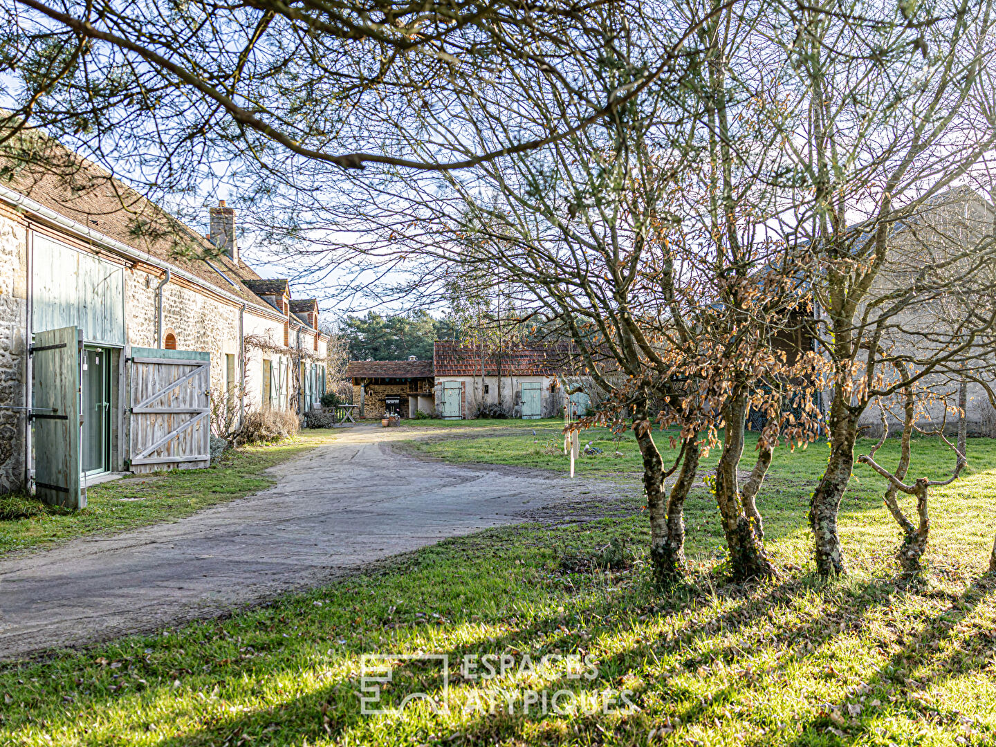 Longère de charme dans un environnement préservé en lisière de forêt