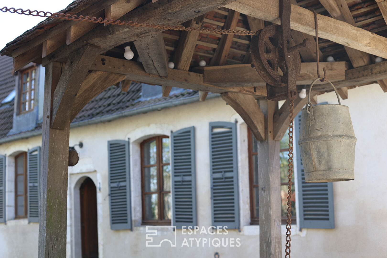 Bâtisse XVIIIème totalement rénovée avec couloir de nage