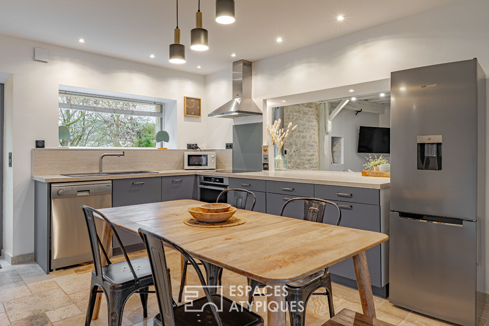 Bâtisse XVIIIème totalement rénovée avec couloir de nage