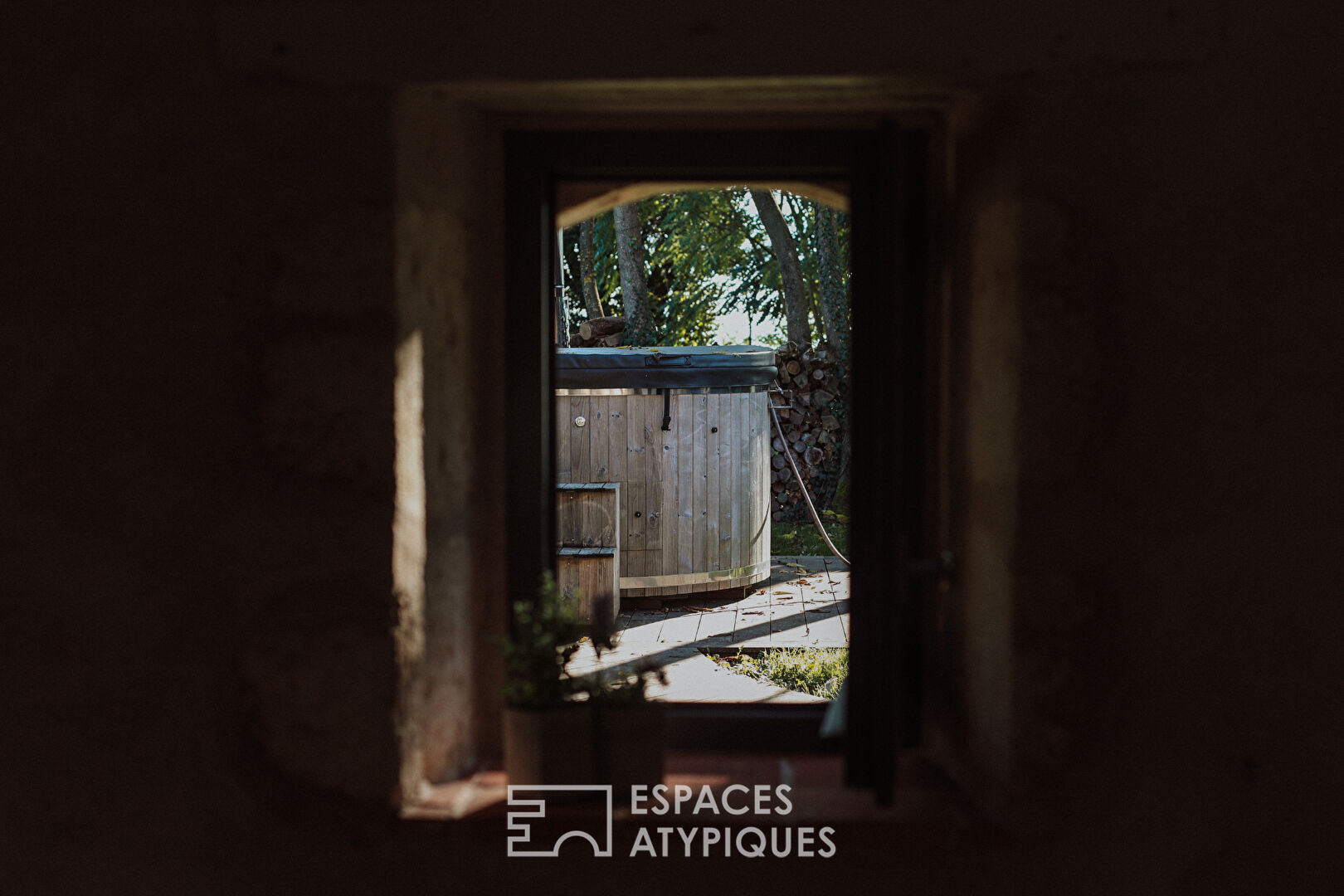 Bâtisse XVIIIème totalement rénovée avec couloir de nage