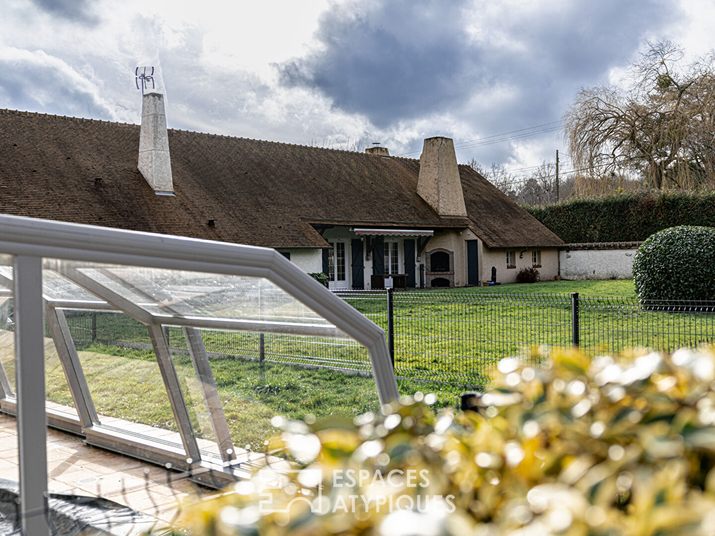 Maison de caractère, parc paysager et piscine
